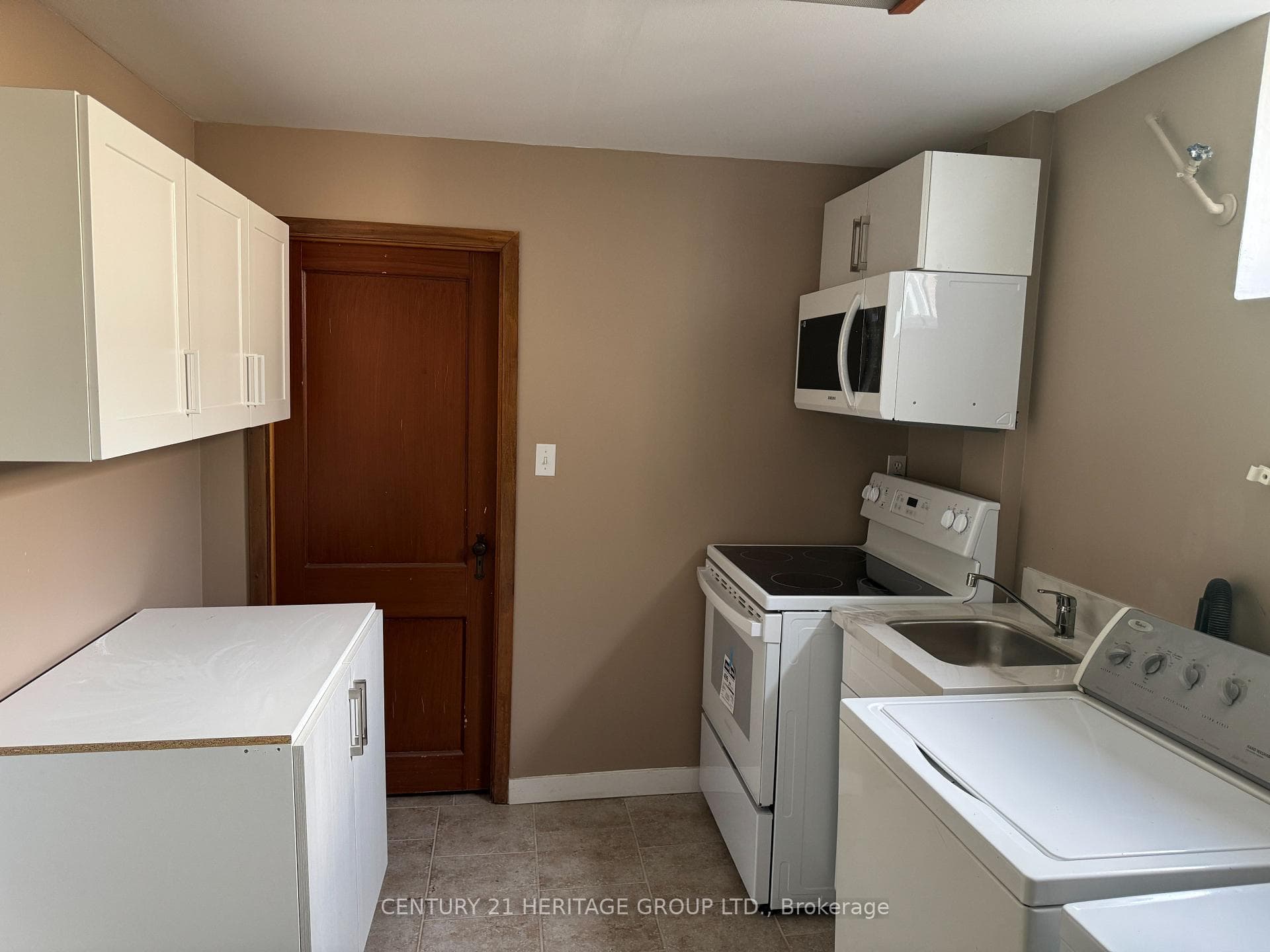 33 Aurora Heights Drive photo 11