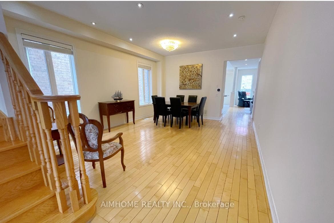 15 Florelle Drive photo 4