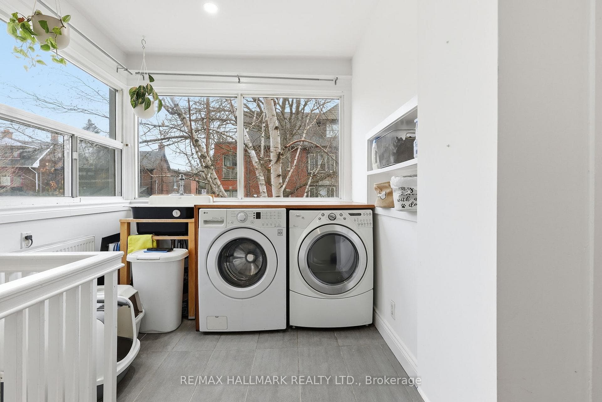 93 Dixon Avenue photo 37