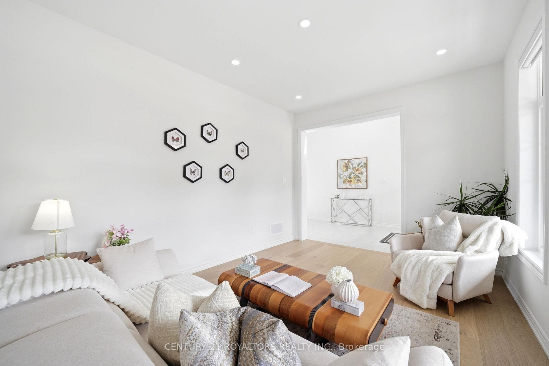 107 Rugman Crescent photo 9