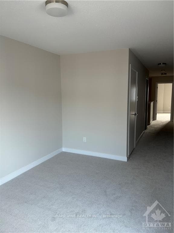 530 OLDENBURG Avenue photo 20