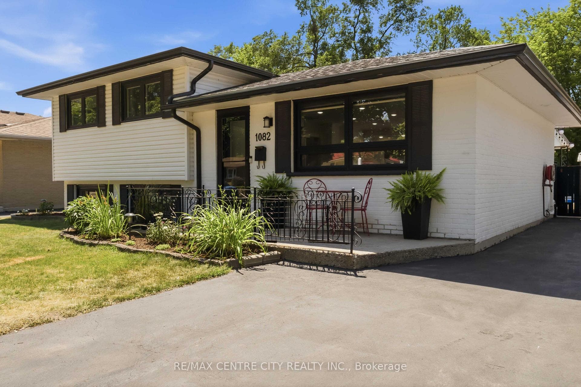1082 Chippewa Drive photo 2