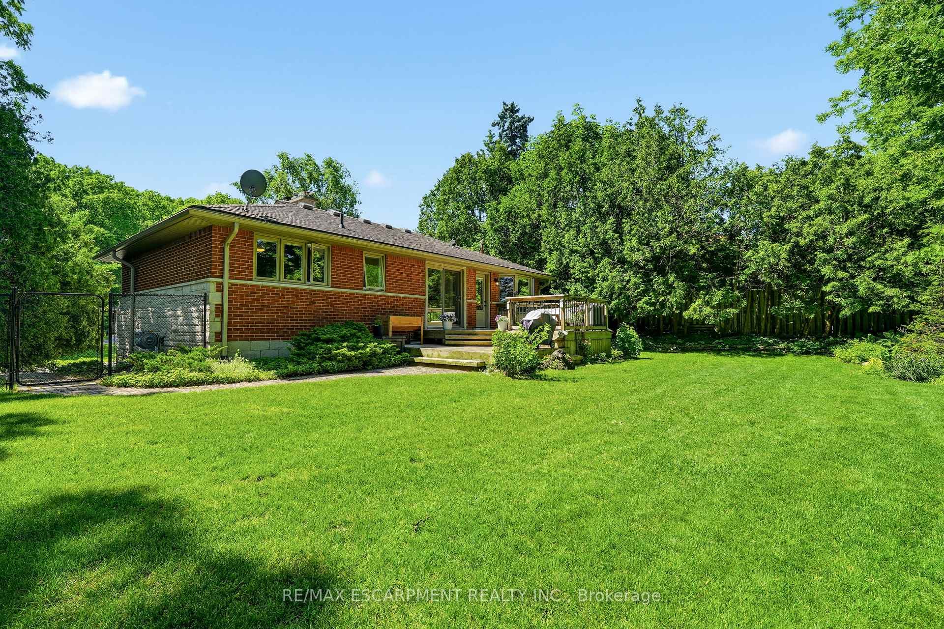 851 Mewburn Road photo 37