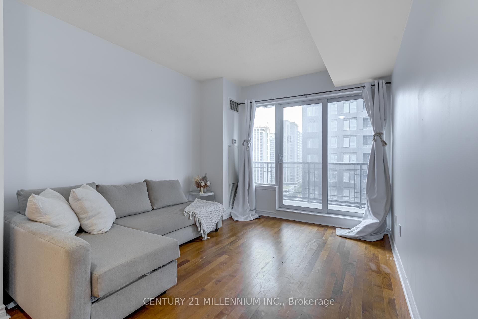 385 Prince Of Wales Drive Unit 1212 photo 10