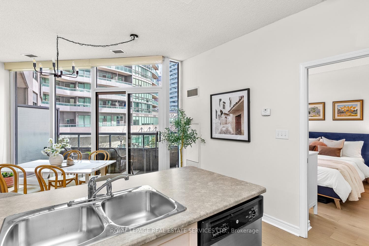 51 Lower Simcoe Street Unit 201 photo 8