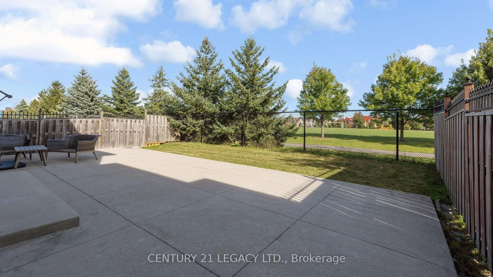 3140 Countess Crescent photo 37