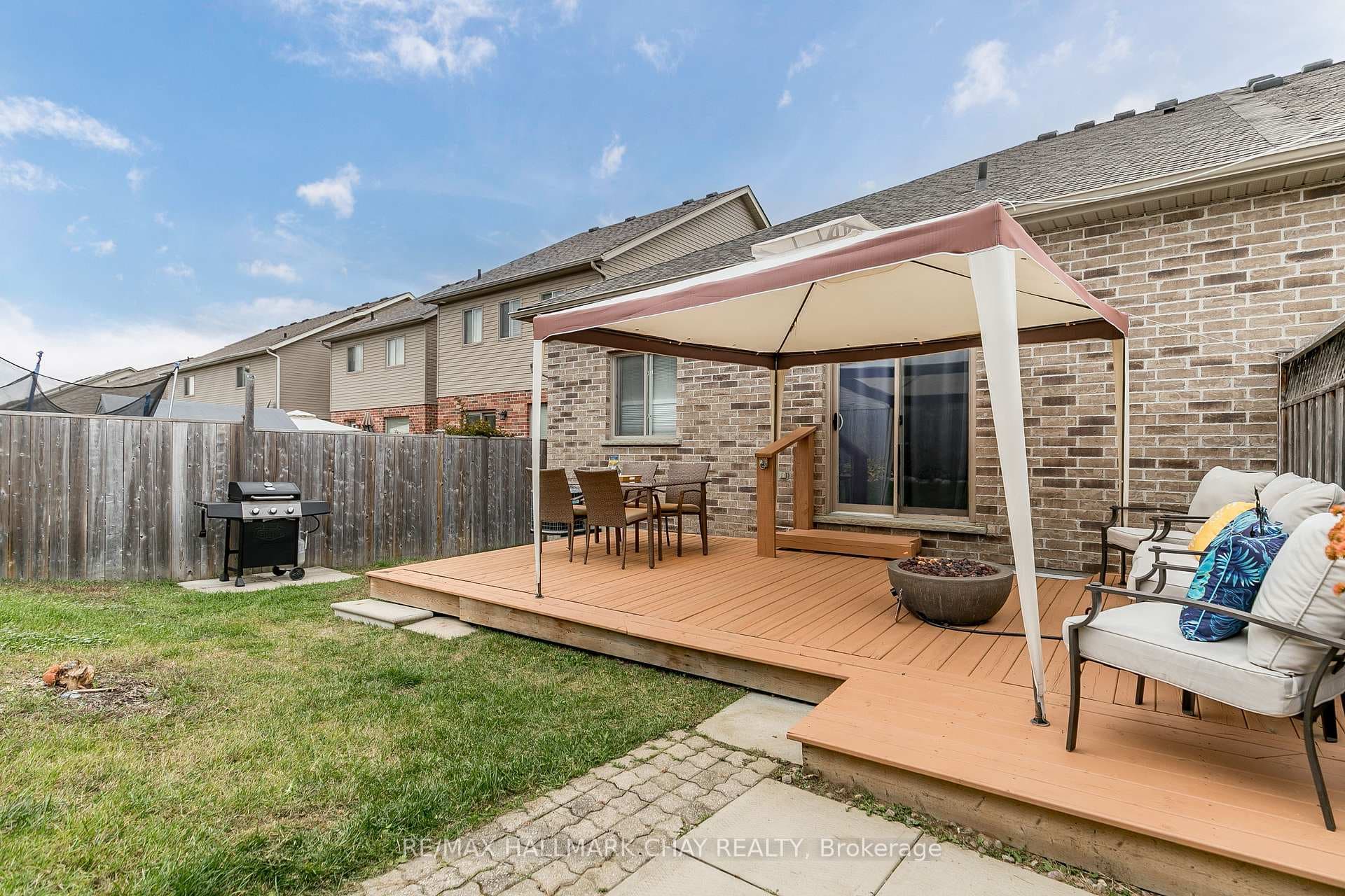 98 Banting Crescent photo 31