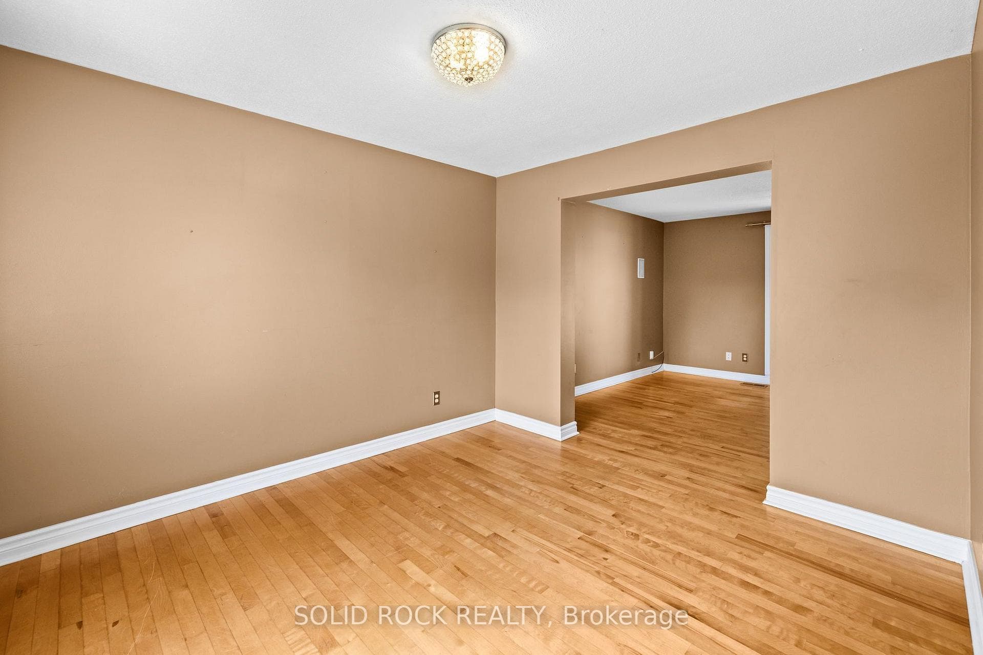 1631 Charbonneau Street photo 12