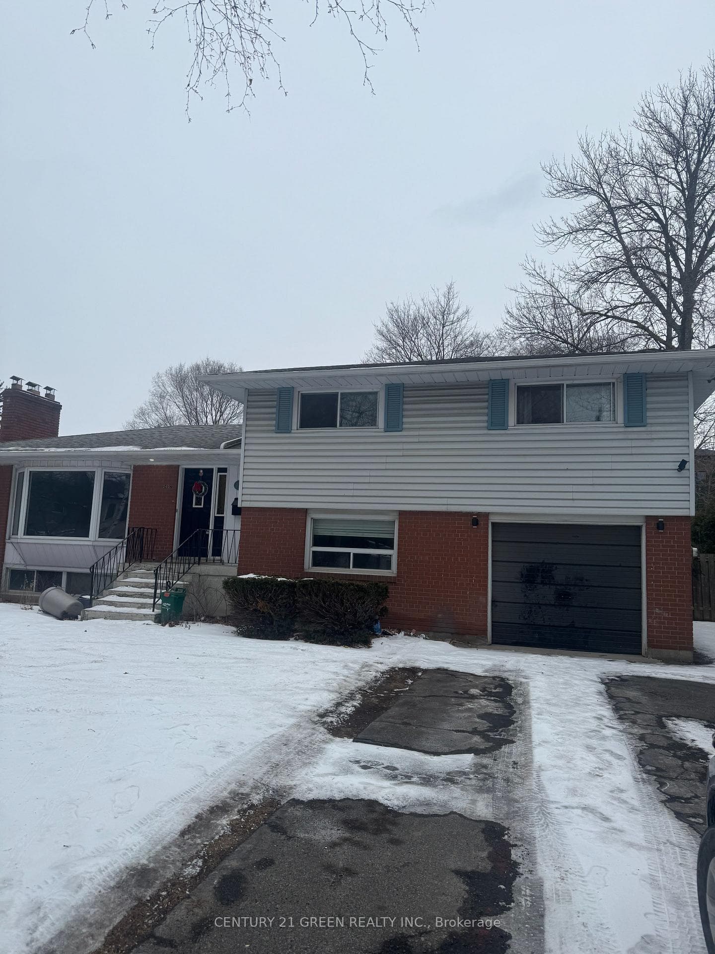 2457 Hixon Street photo 2