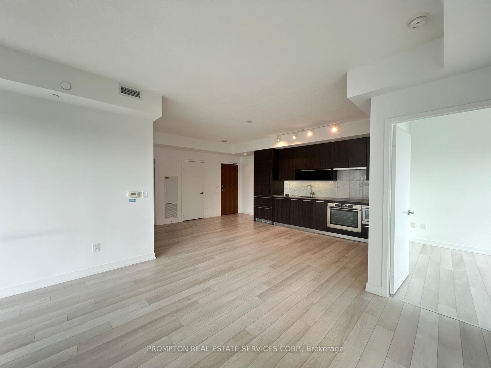 115 Mcmahon Drive Unit 511 photo 2