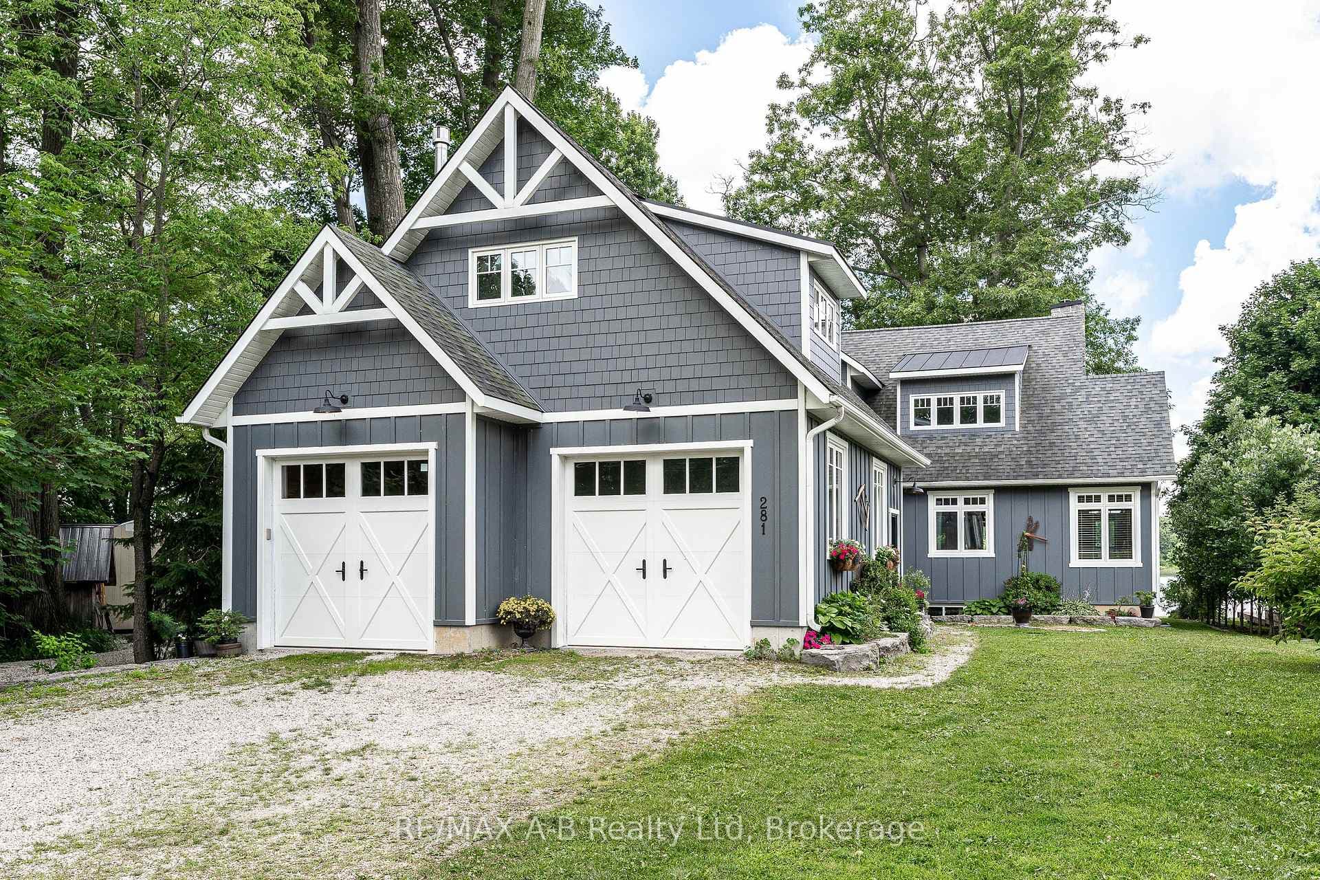 281 Mank Street photo 2