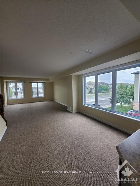 555 CHAPMAN MILLS Drive Unit B photo 10