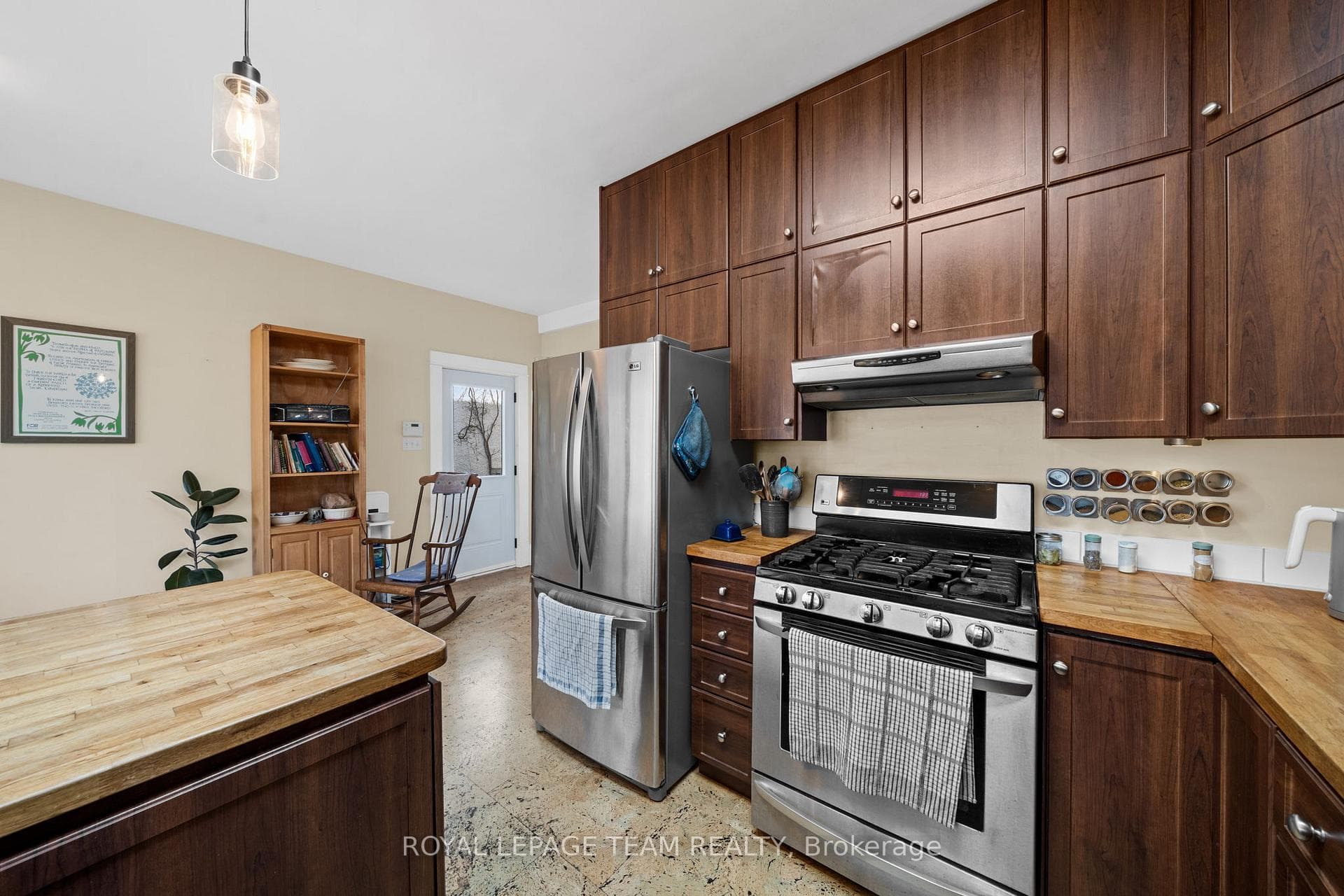 47 Belmont Avenue photo 12