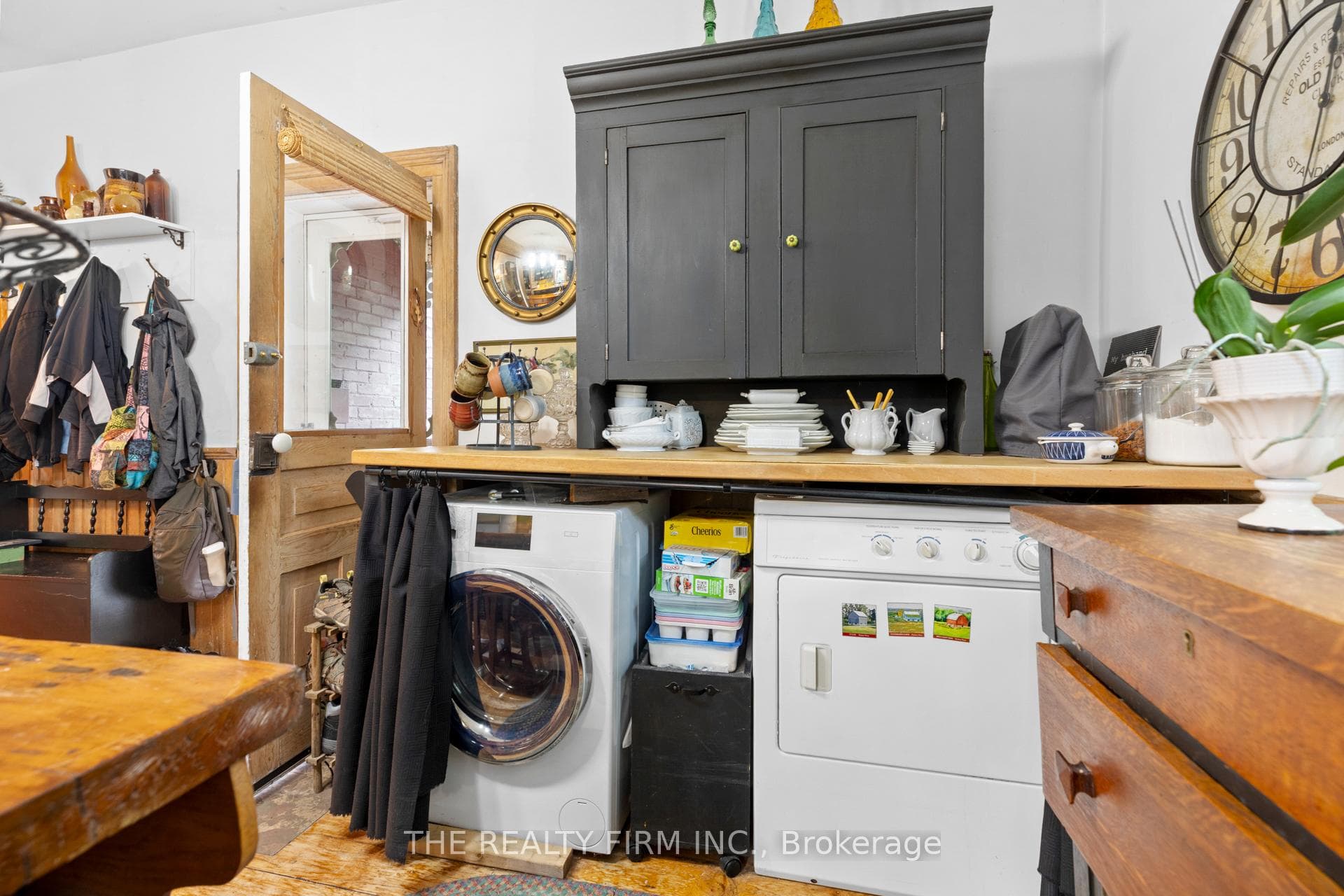 9785 John Street photo 11
