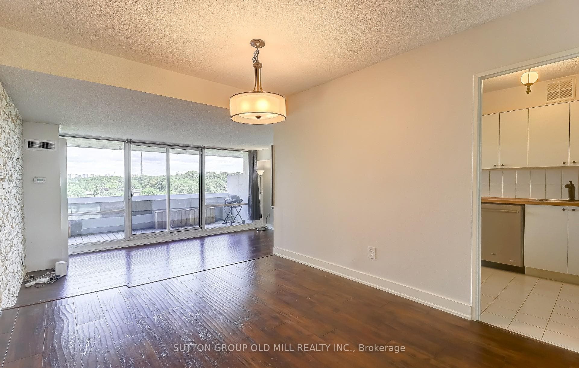 250 Scarlett Road Unit 807 photo 3