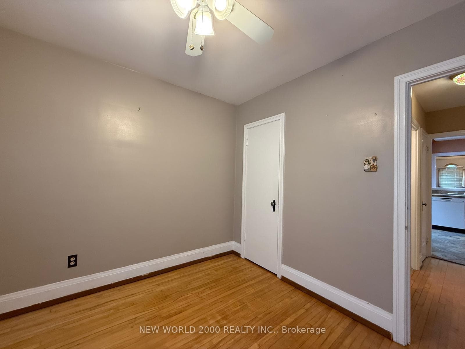 12 Monkton Avenue photo 8