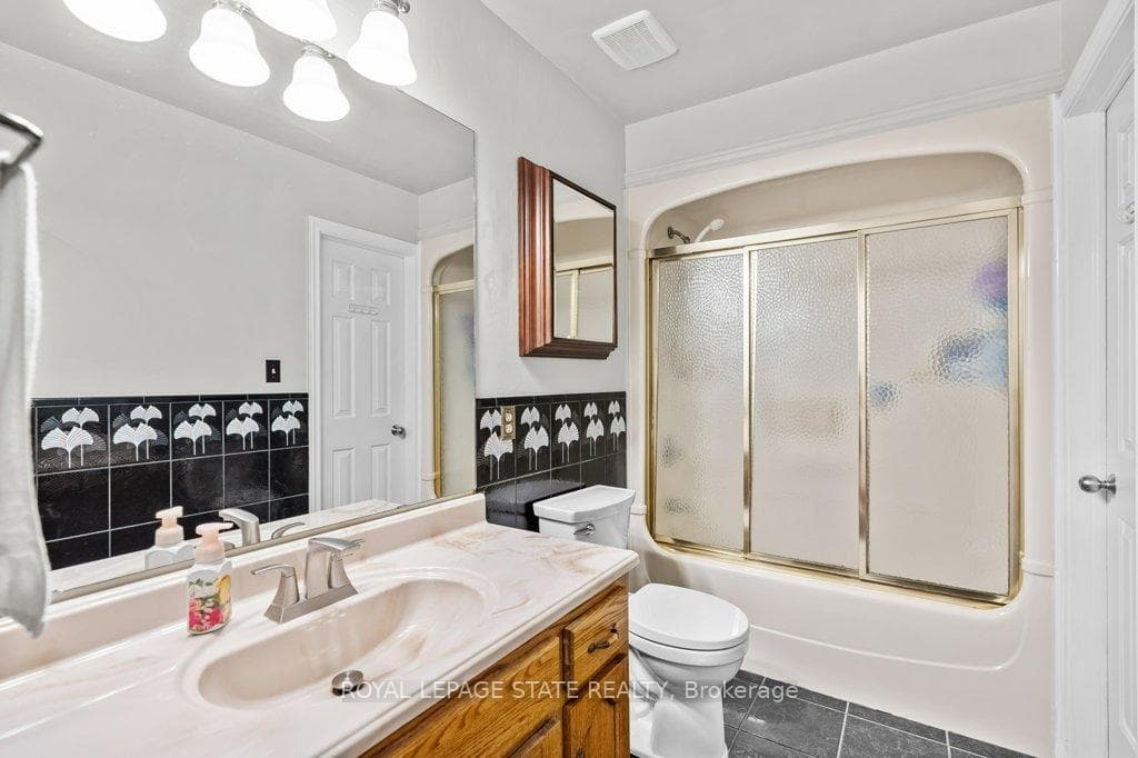 48 McMaster Drive photo 22