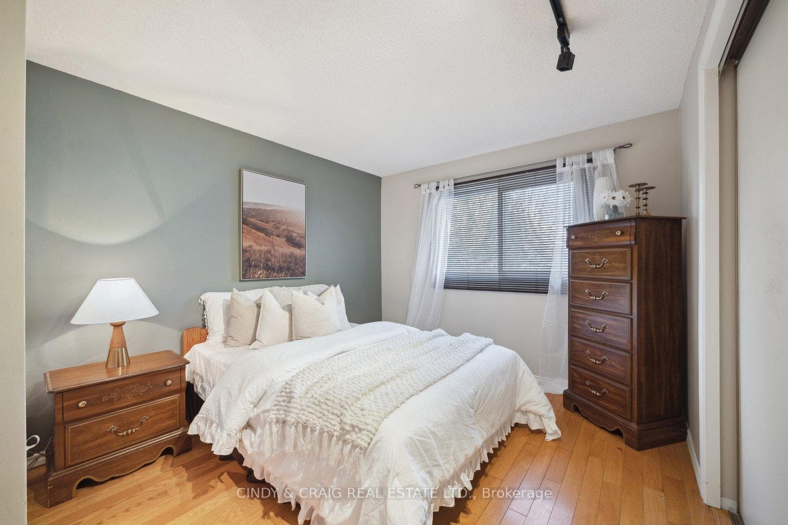 840 Charisma Crescent photo 10