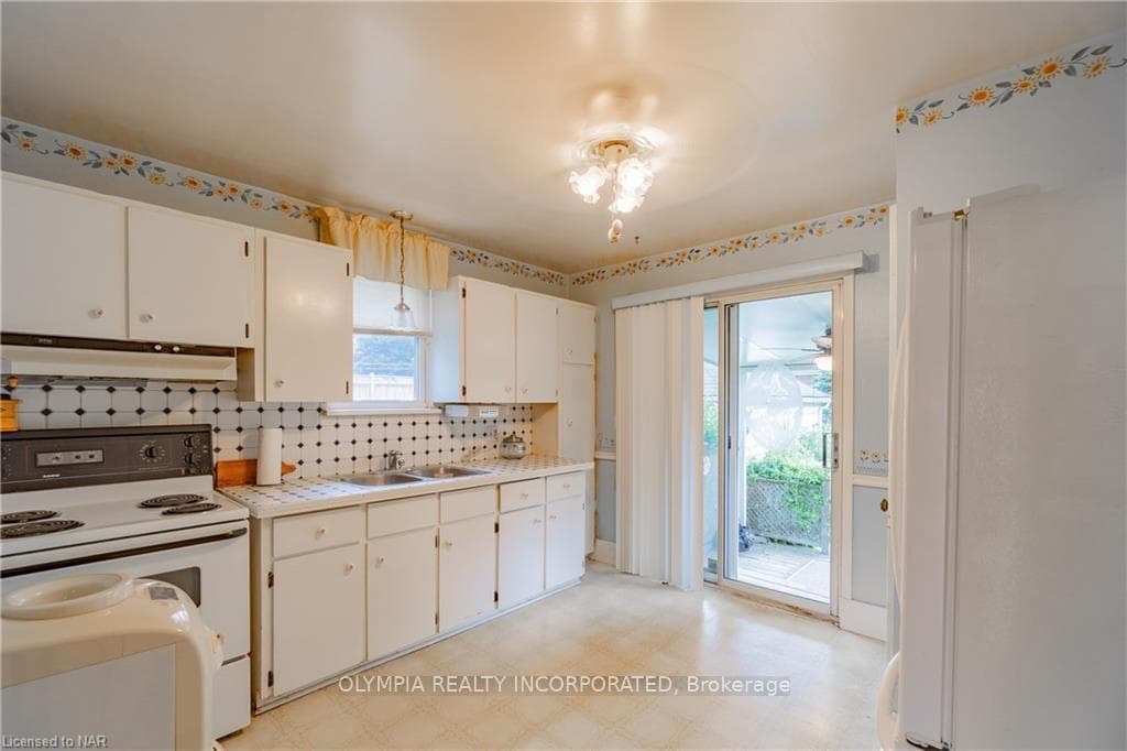 6305 ST JOHN Street photo 9
