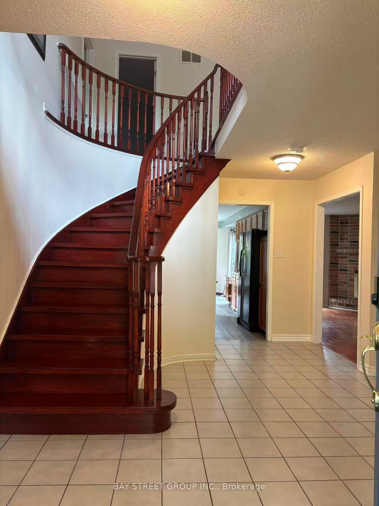 107 Stave Cres Crescent photo 2