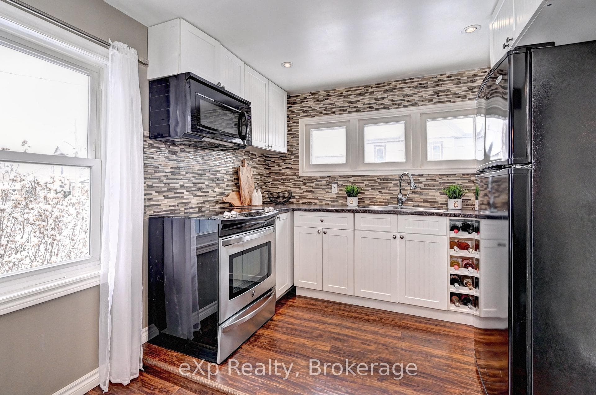 310 BARBER Avenue photo 20