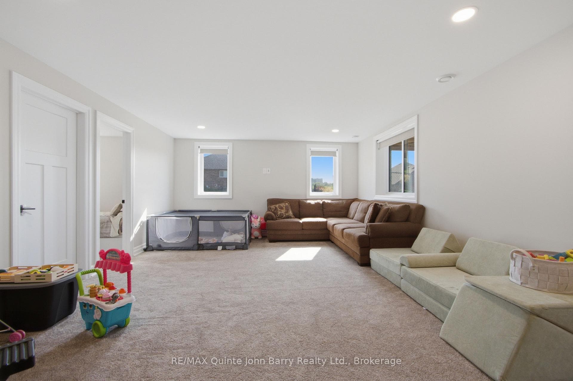 8 Tackaberry Drive photo 22