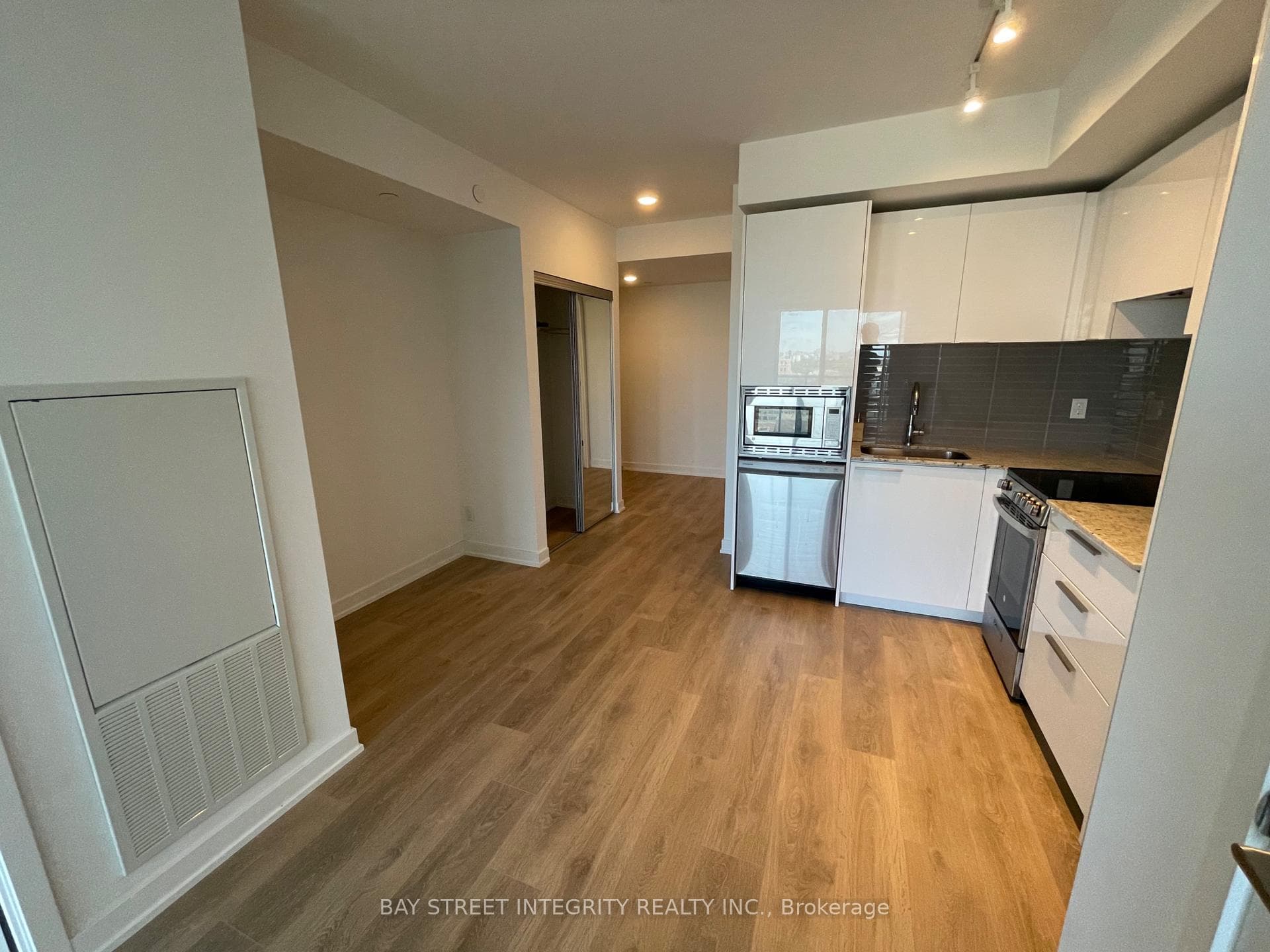 501 Yonge Street Unit 2401 photo 12
