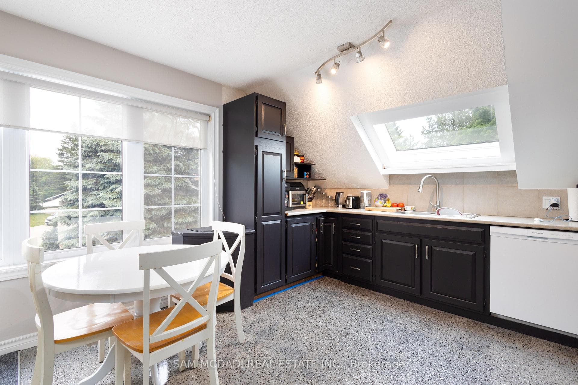 14011 Trafalgar Road Unit Apt B photo 11
