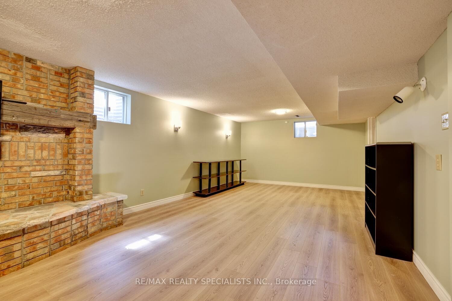 2542 King Richards Place photo 25