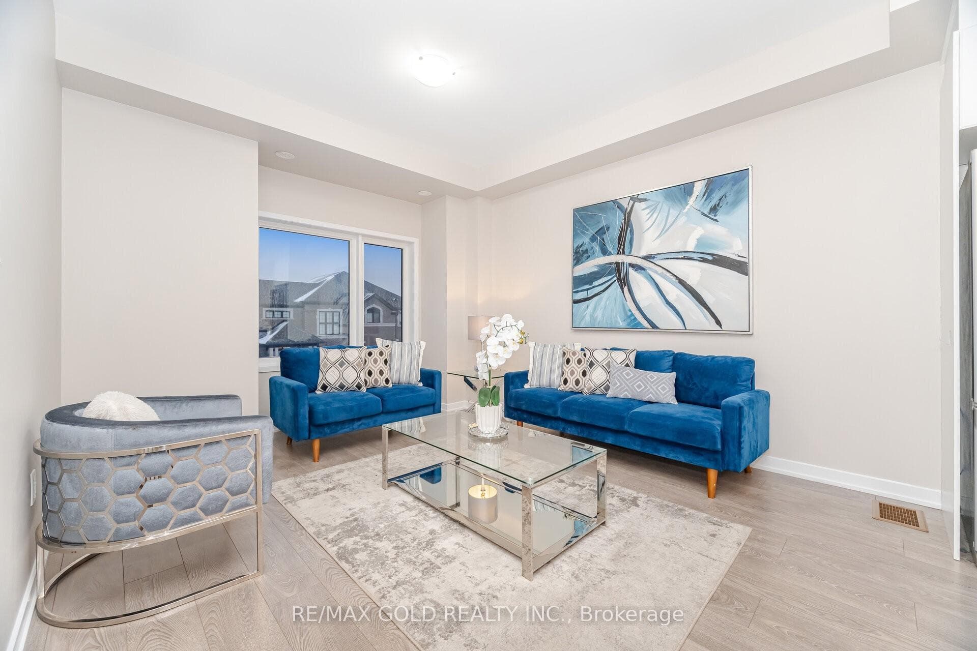 19 Lambert Lane photo 2