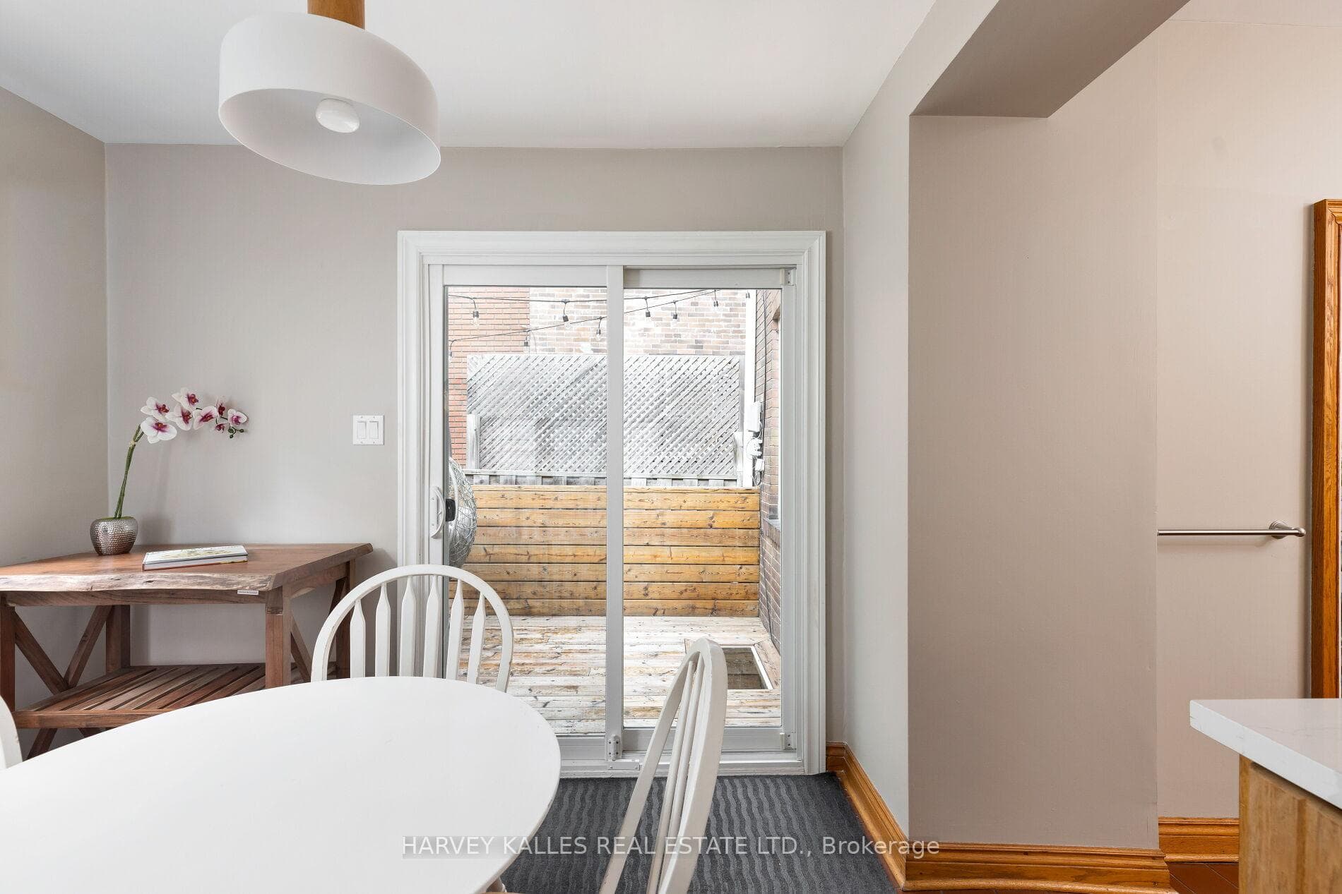 388 Runnymede Road photo 14