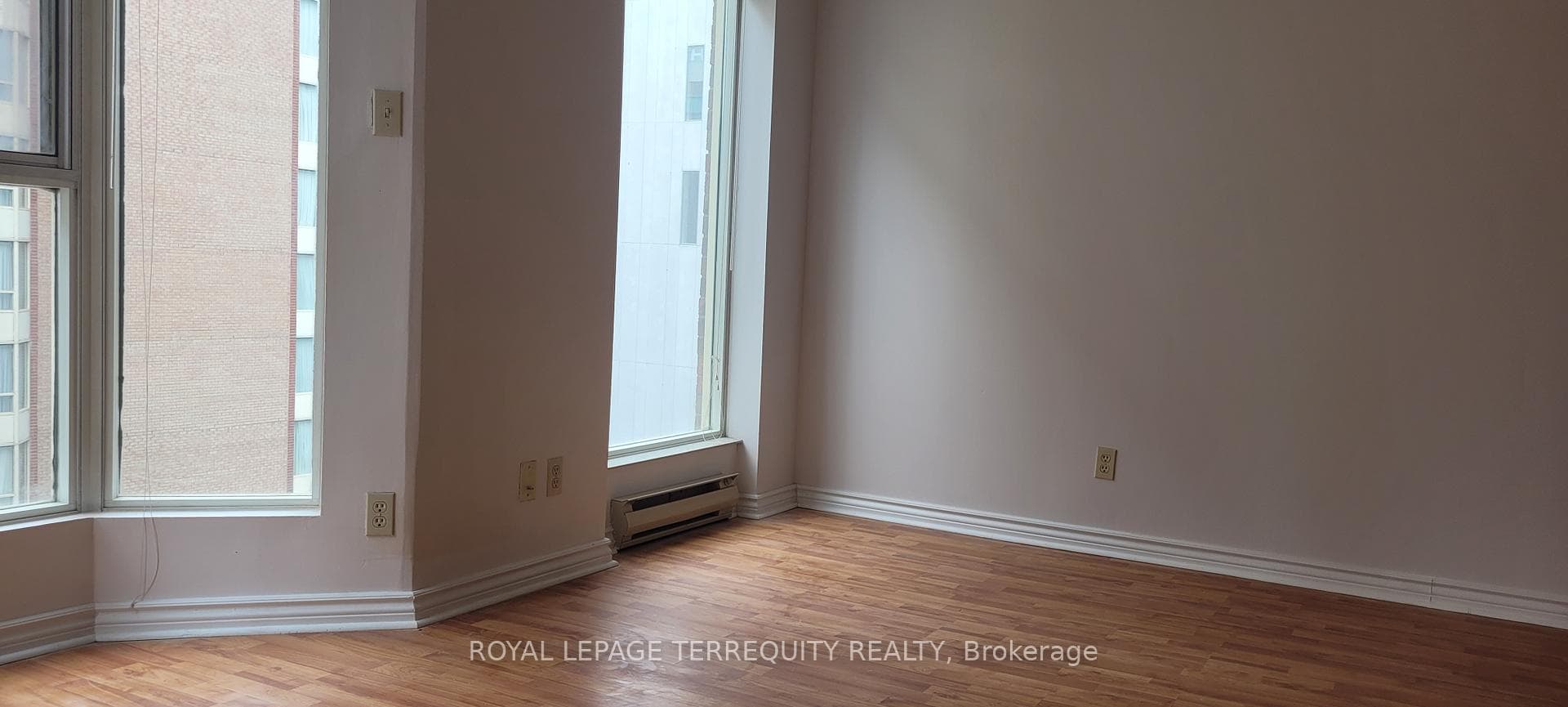 55 Centre Avenue Unit 2101 photo 8