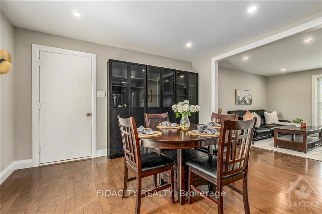 2956 RIVER Road photo 13