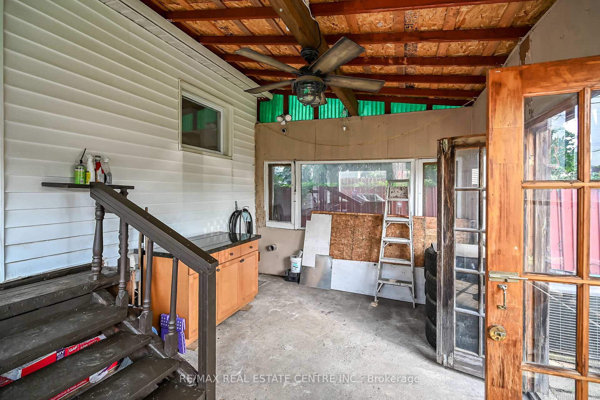 220 Paling Avenue photo 40