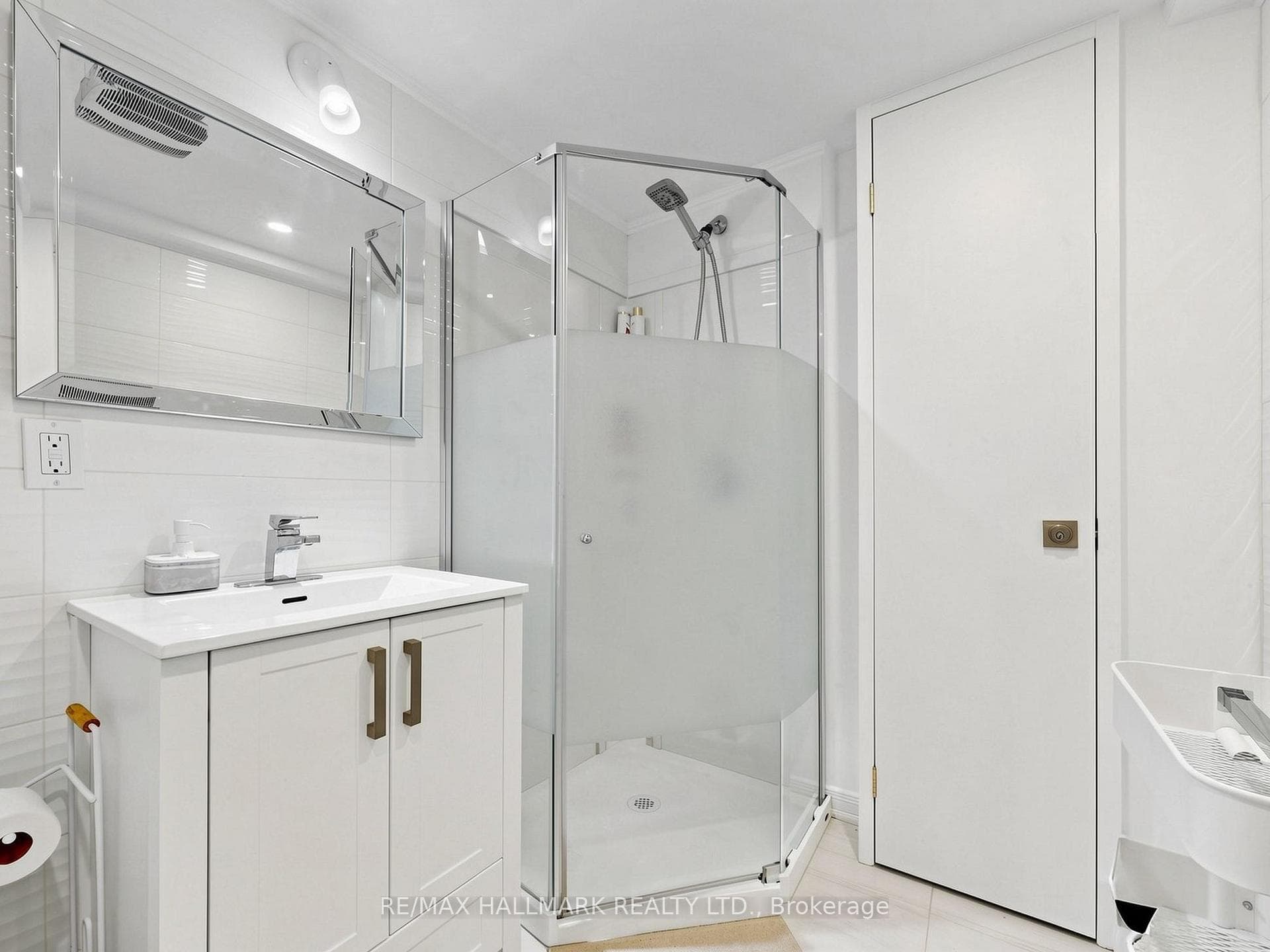 63 St Clements Avenue photo 41