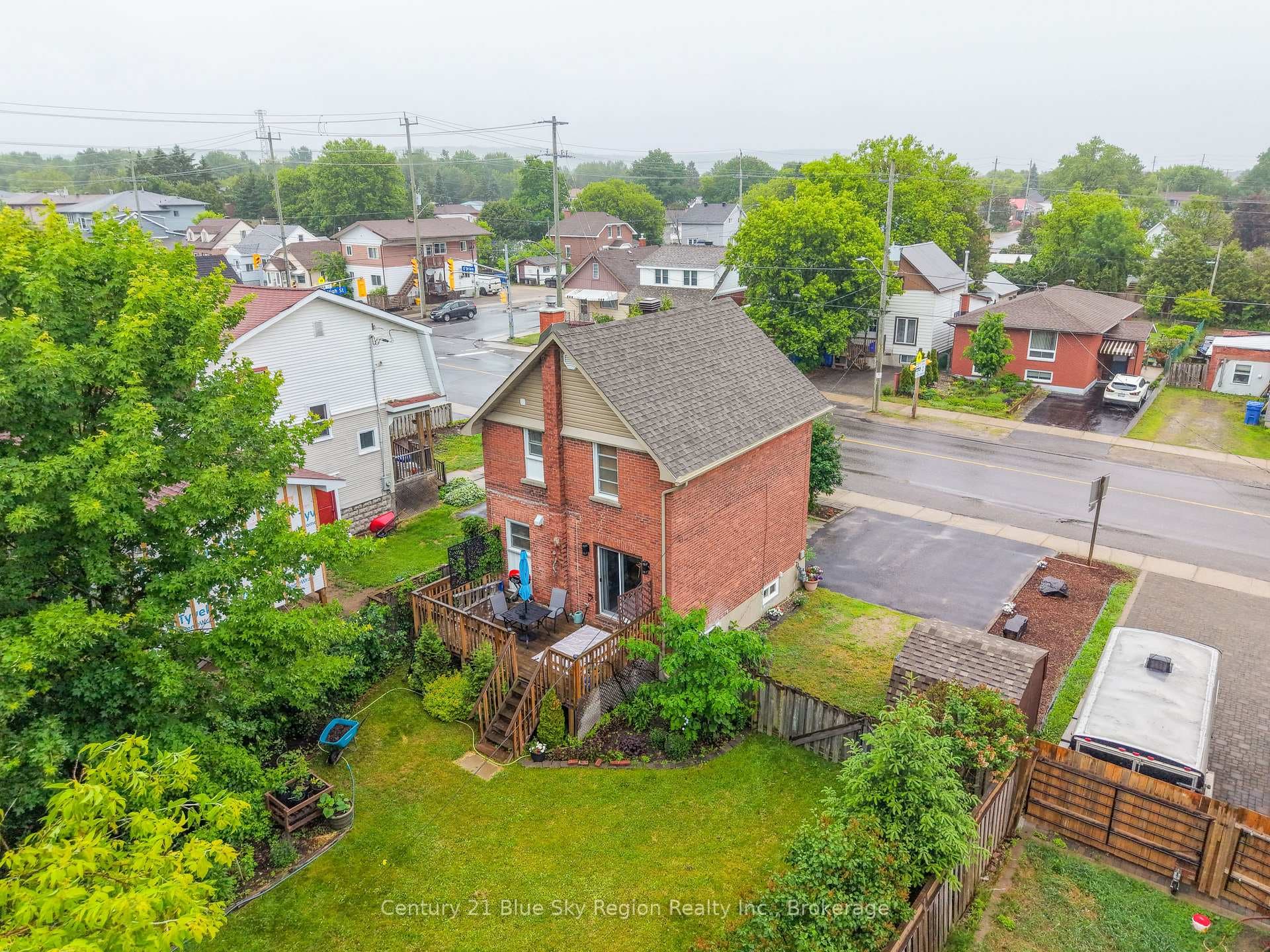 577 O'Brien Street photo 36