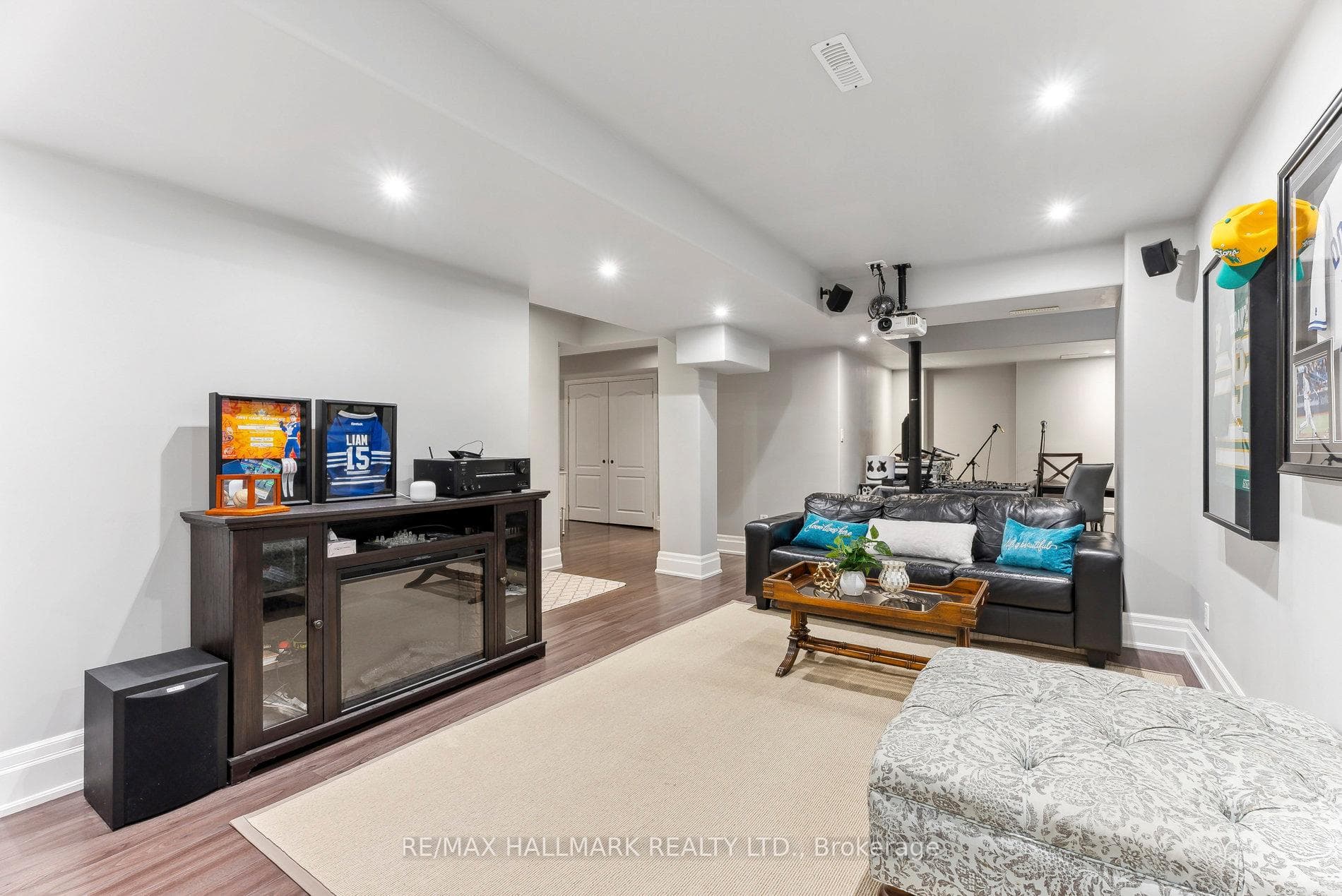 55 Brown Lane photo 31
