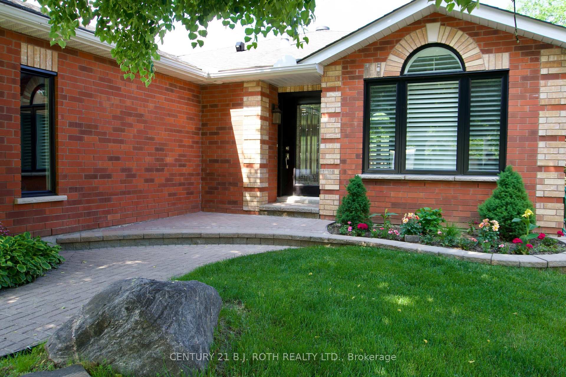 13 Lisa Jane Court photo 2