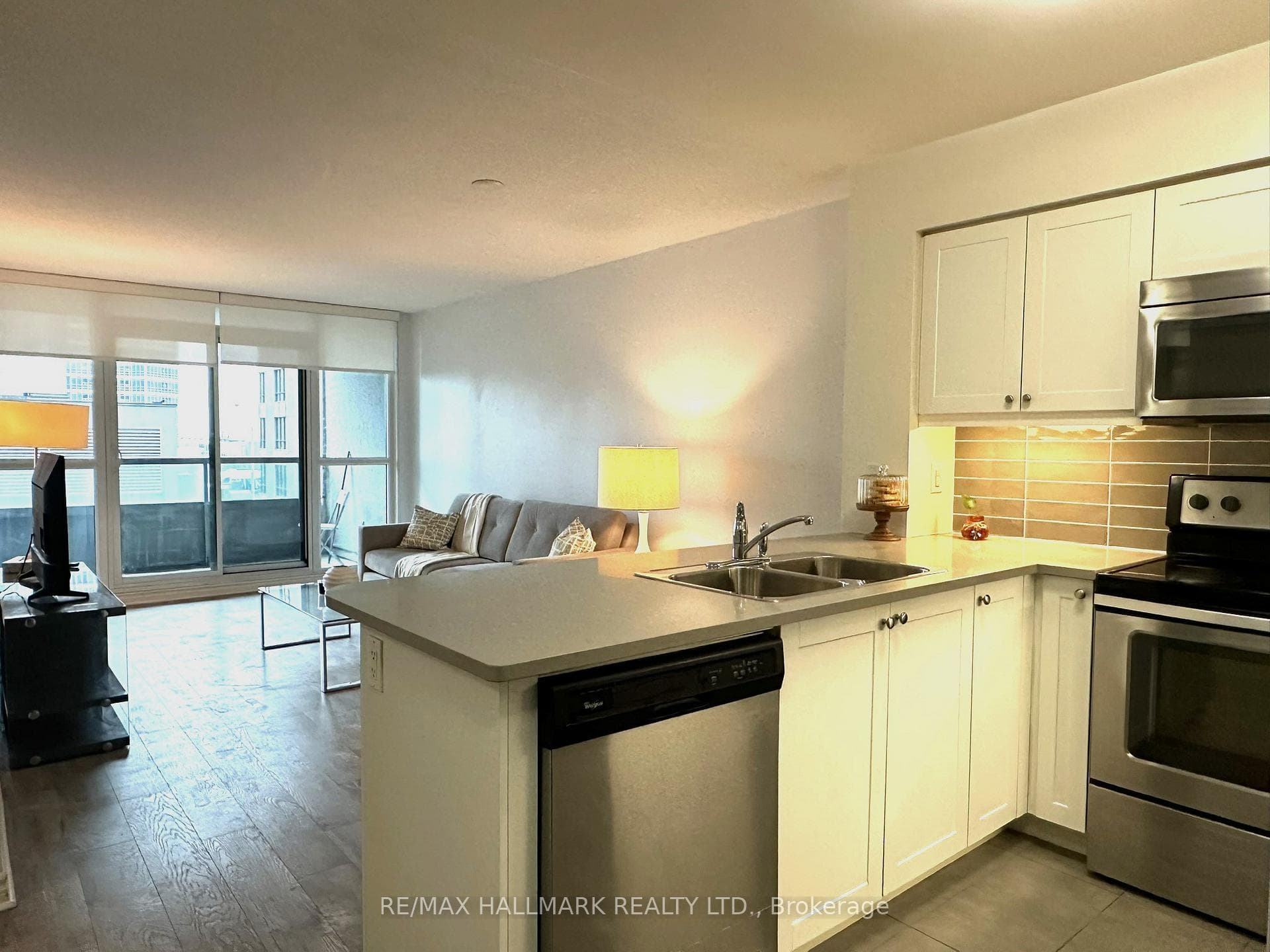 25 Lower Simcoe Street Unit 626 photo 1
