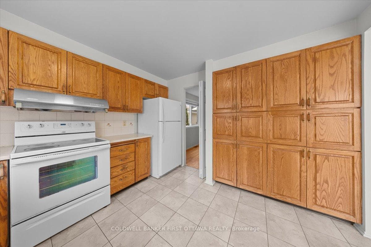 1841 Thistleleaf Crescent photo 9
