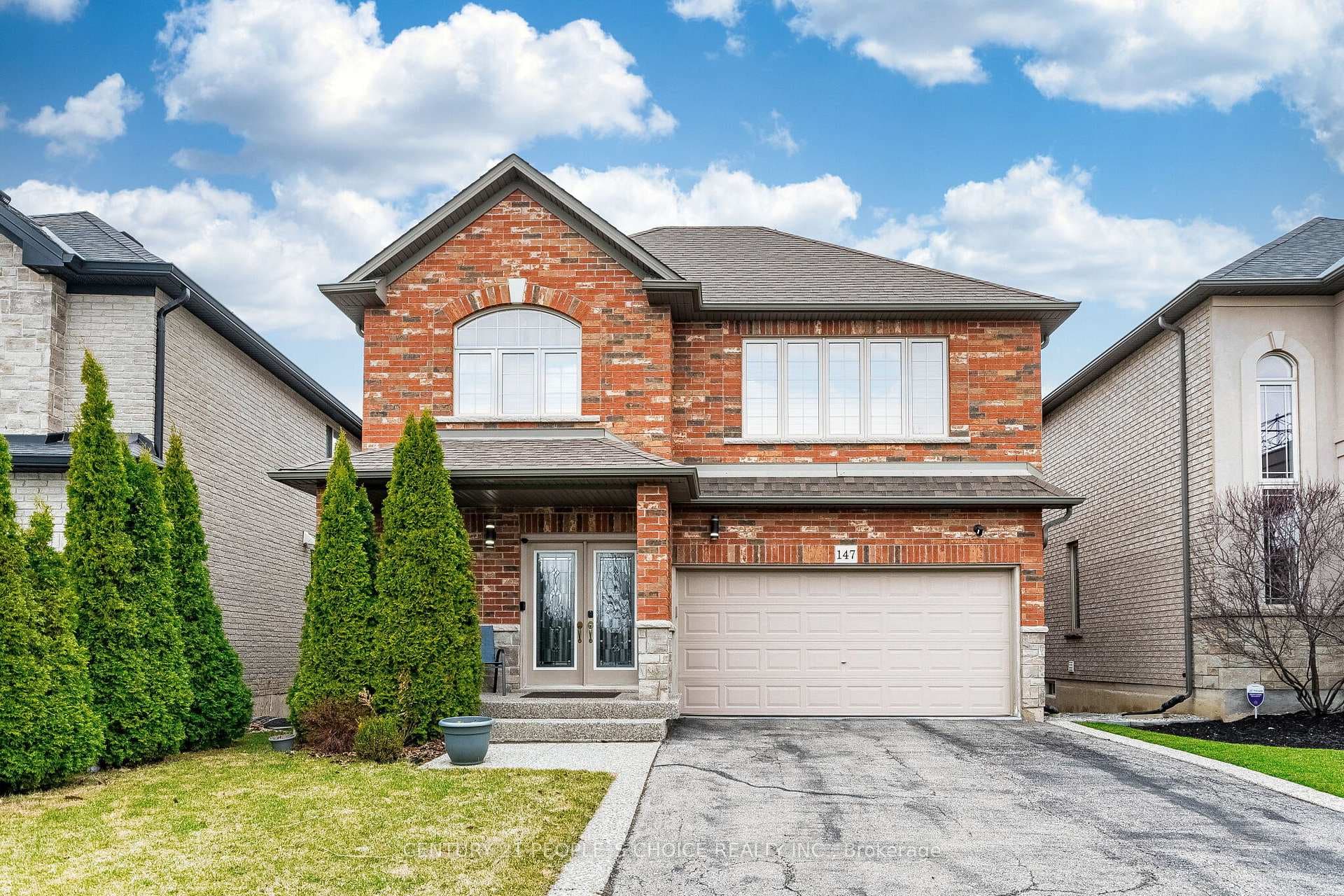 147 Garinger Crescent photo 1