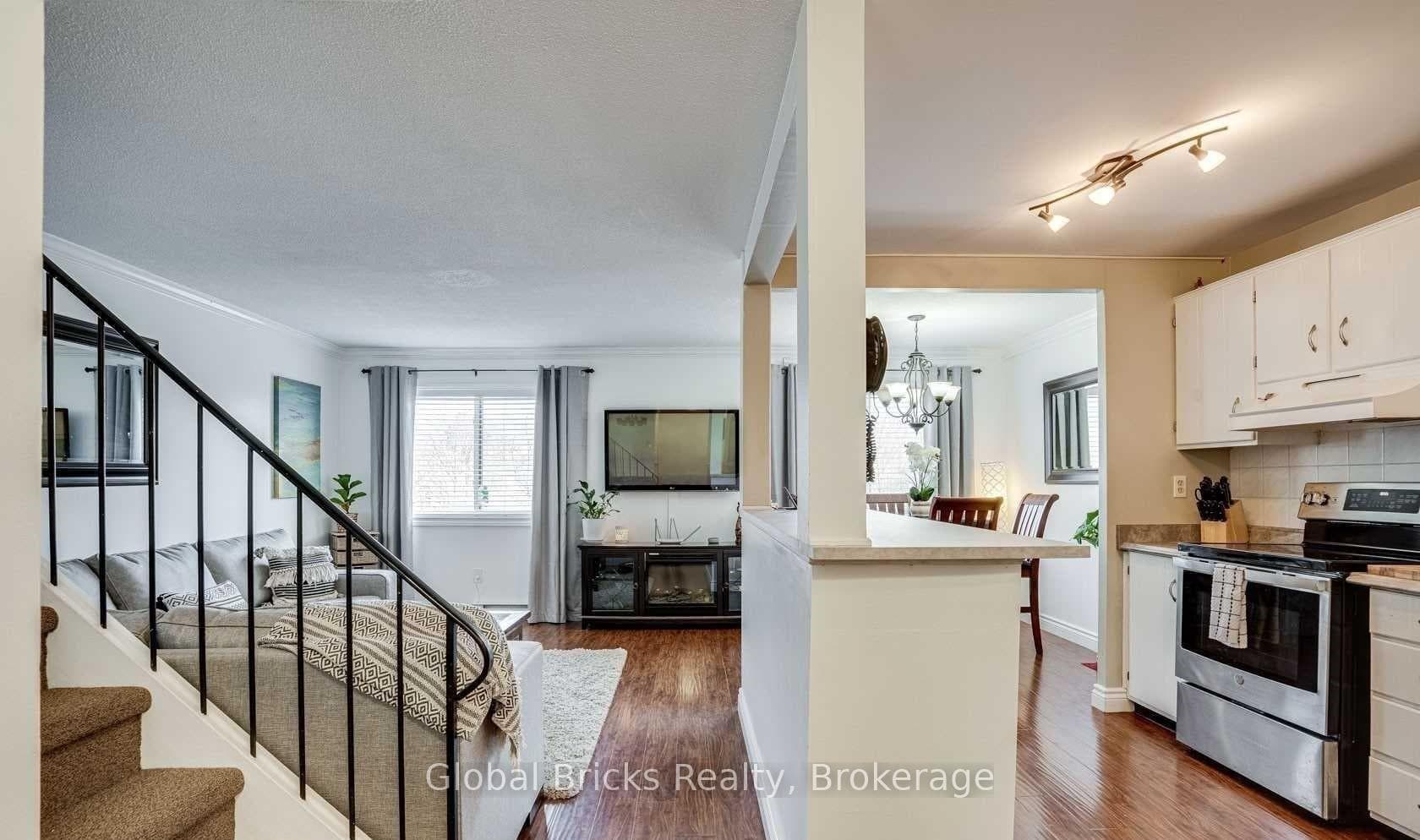 1066 FALGARWOOD Drive Unit 165 photo 4