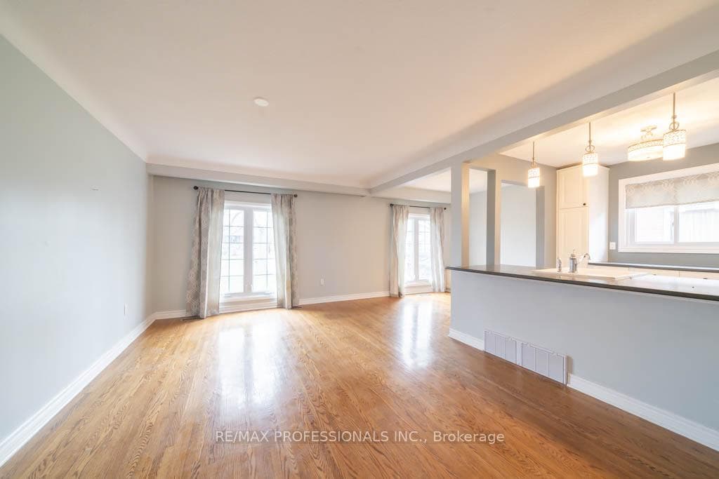 13 Baraniuk Street Unit Upper photo 4