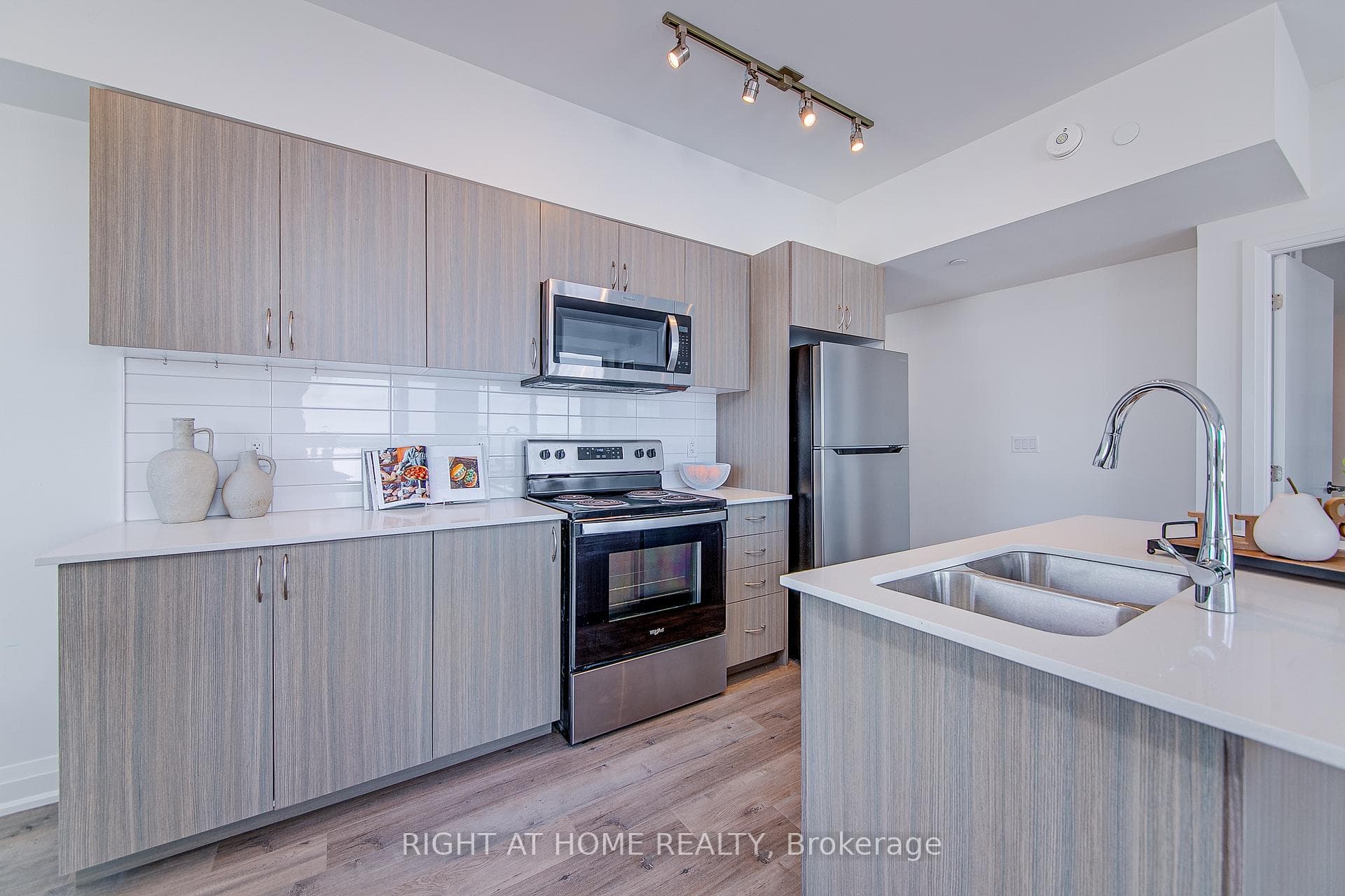 58 Lakeside Terrace Unit 1006 photo 6