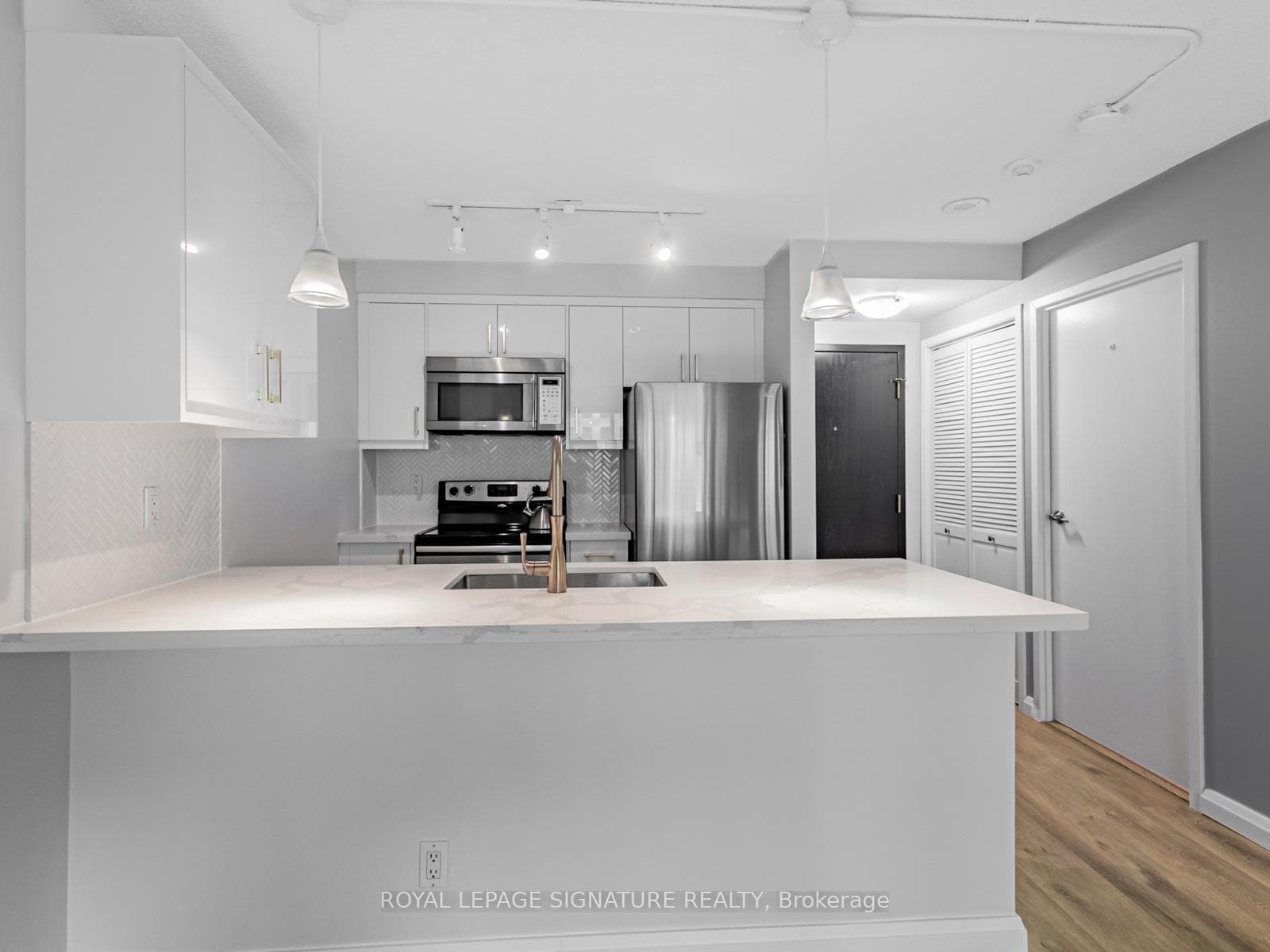 10 Queens Quay Unit 709 photo 9