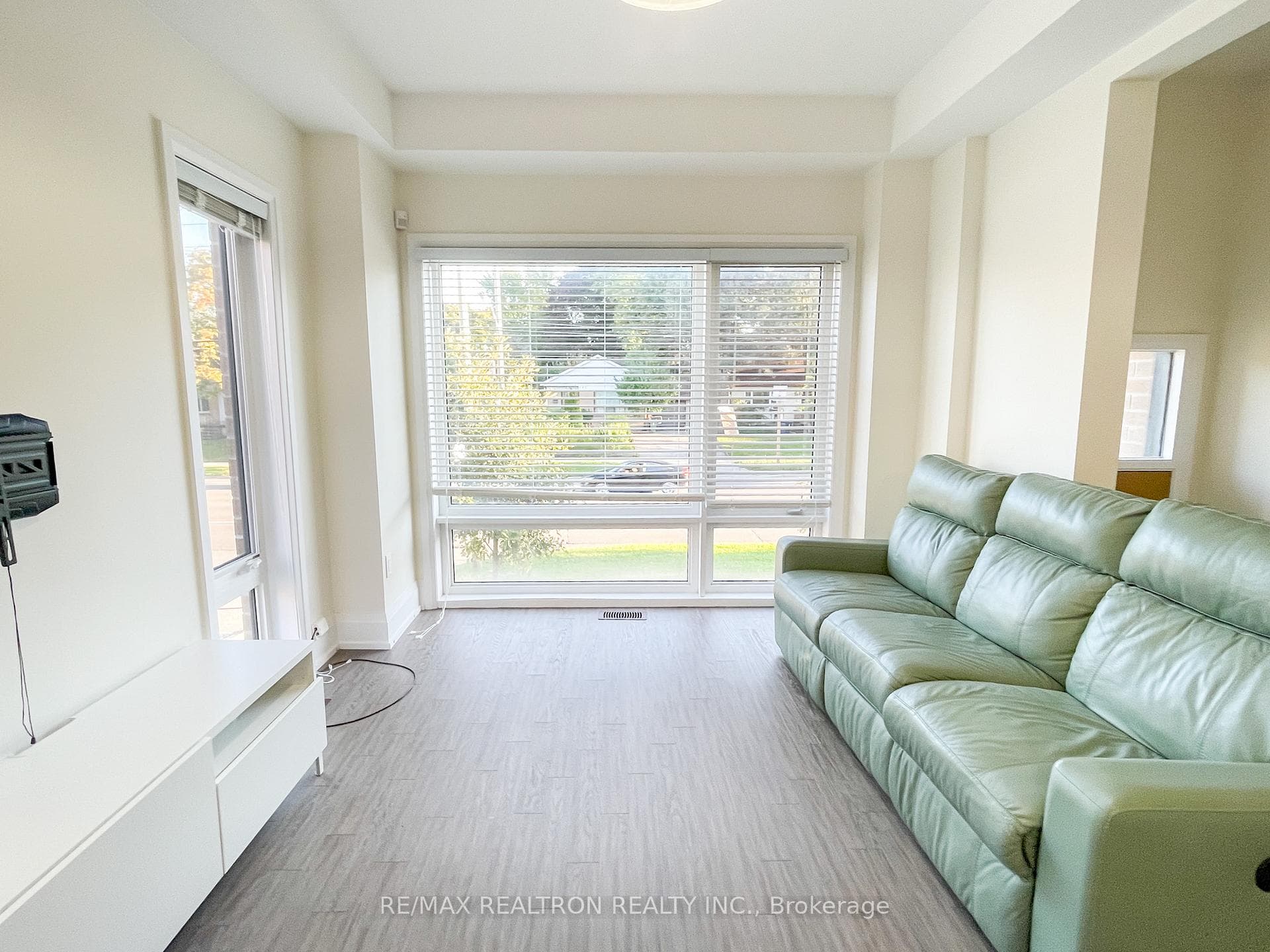 254 Finch Avenue photo 13