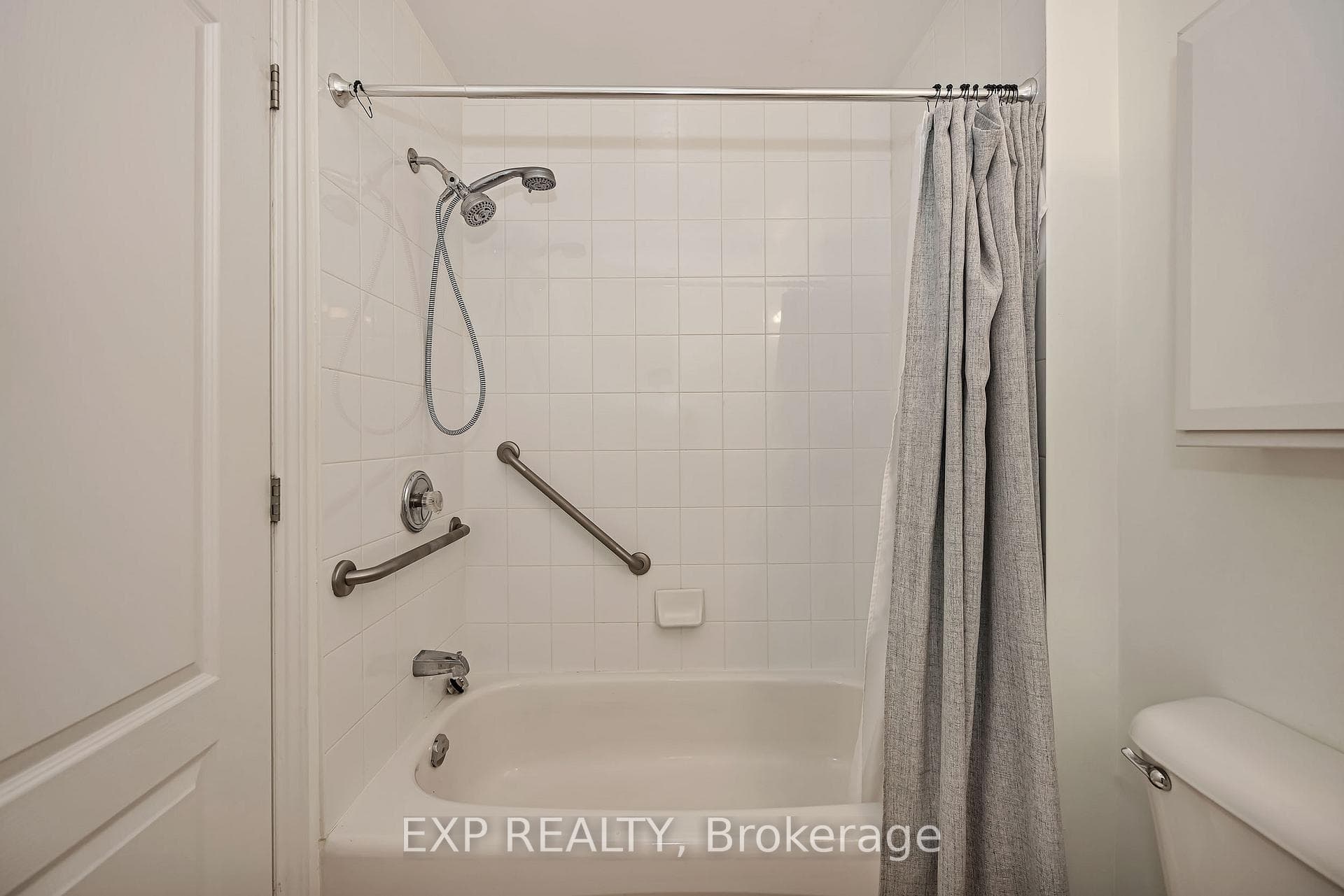 6 Grove Avenue Unit 305 photo 23