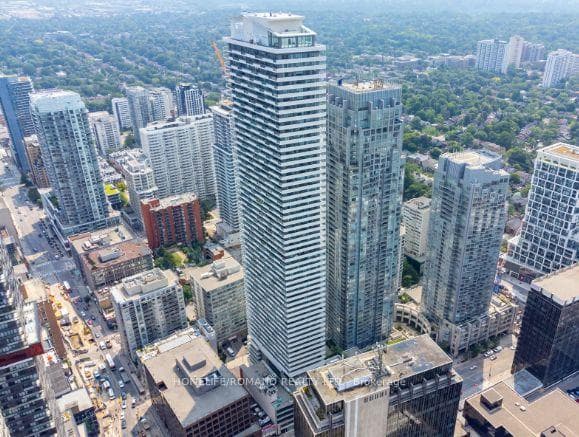 2221 Yonge Street Unit 1901 photo 9