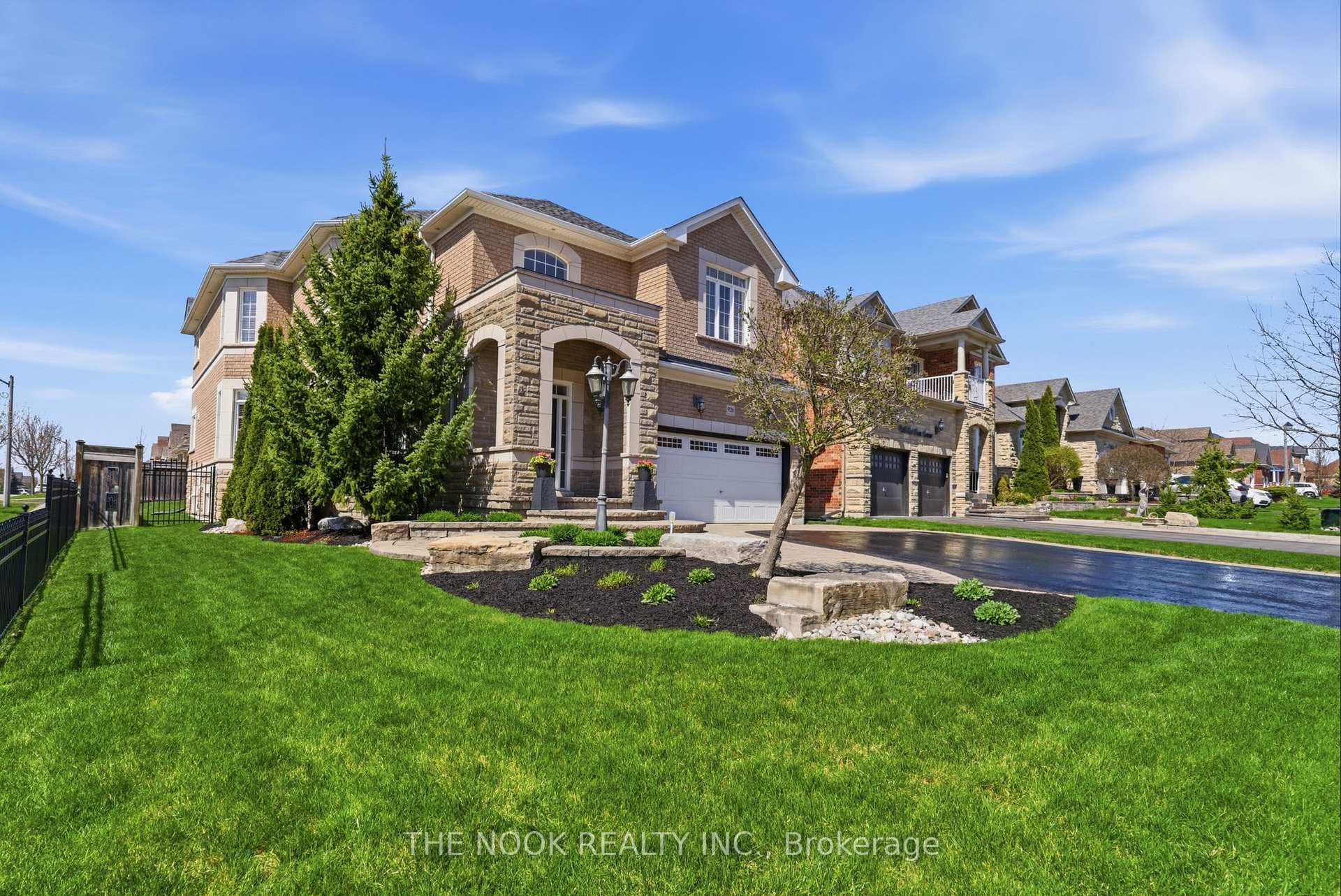 926 Red Deer Avenue photo 2