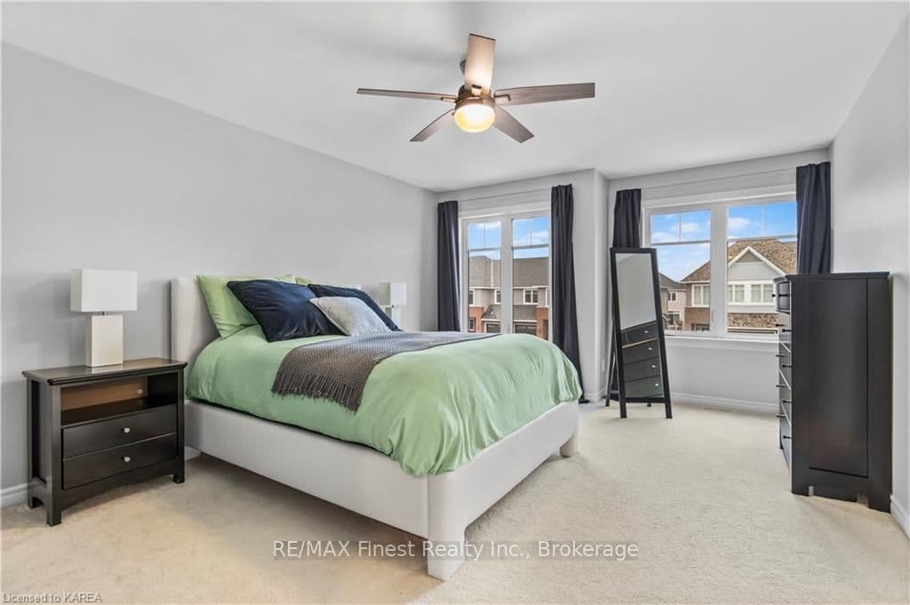 876 RIVERVIEW Way photo 16